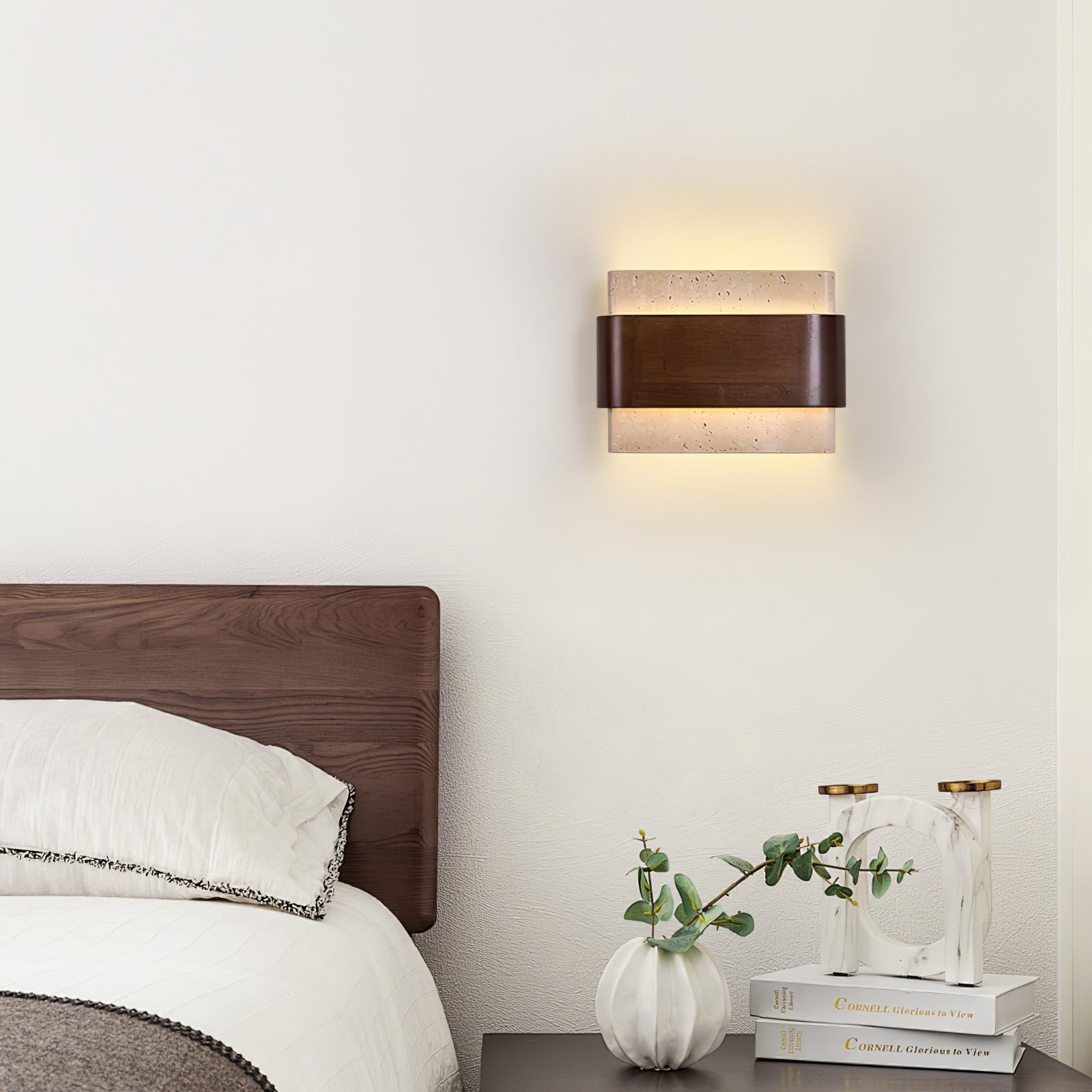 Applique murale moderne Linden en Travertin jaune et noyer