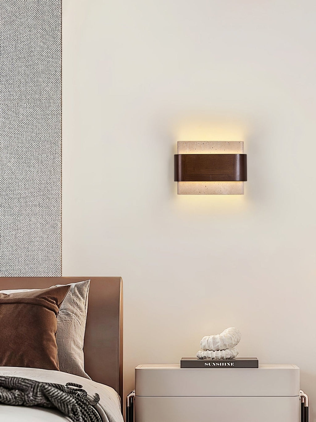Applique murale moderne Linden en Travertin jaune et noyer