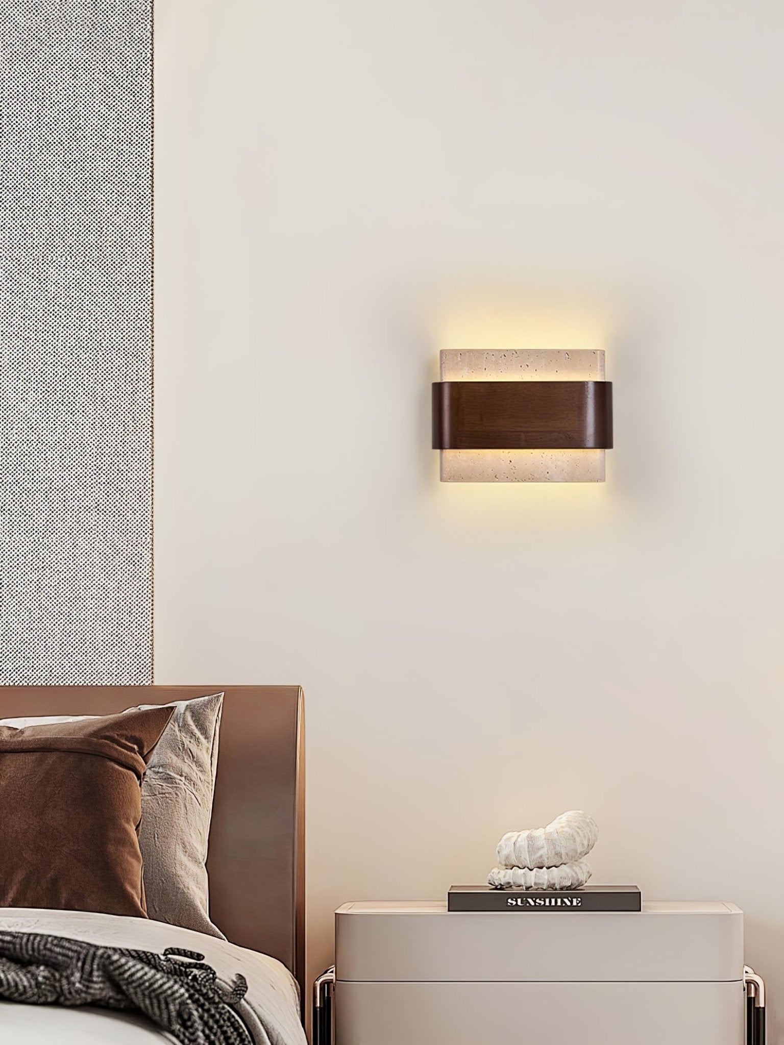 Applique murale moderne Linden en Travertin jaune et noyer