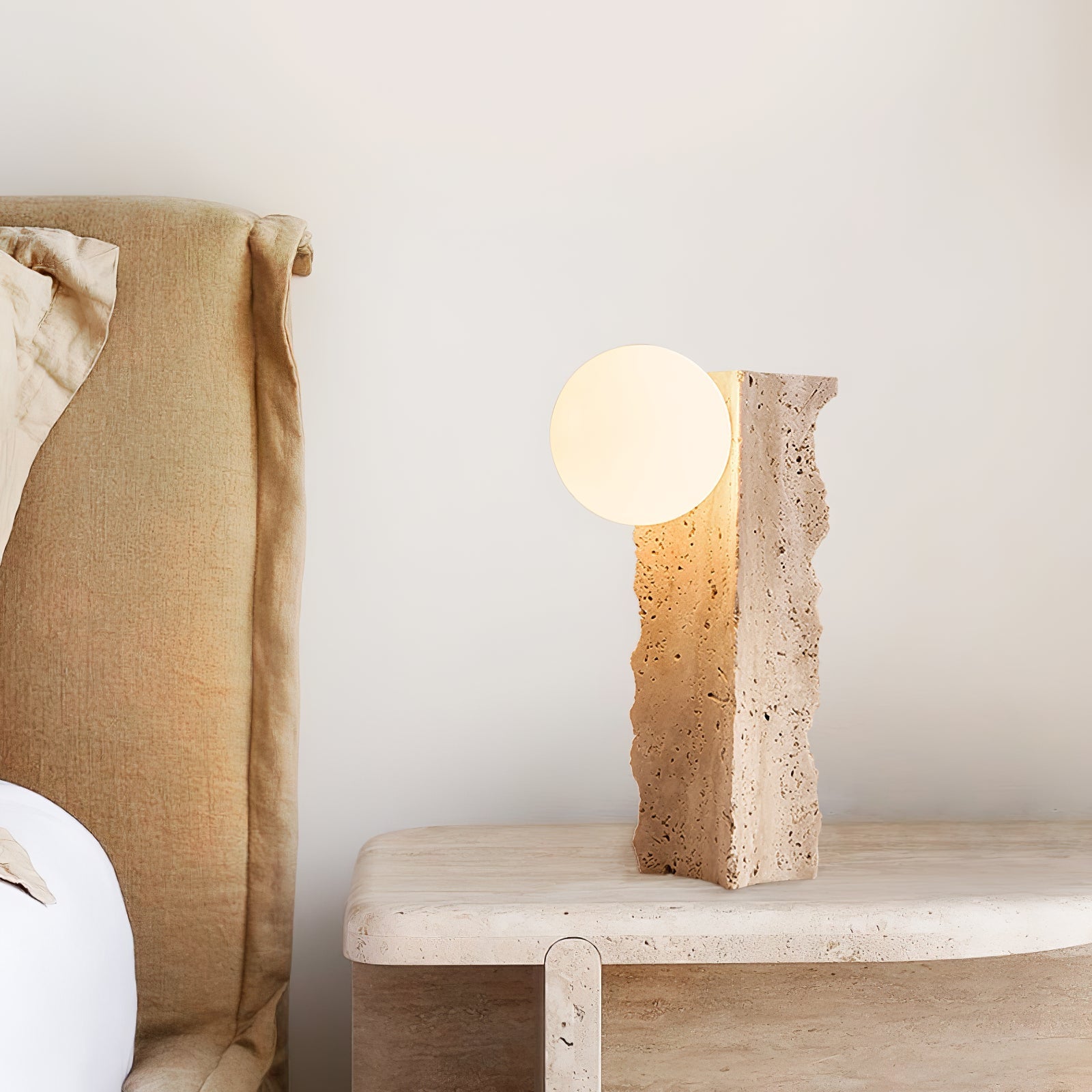 Lampe à poser moderne Ainamo en Travertin jaune