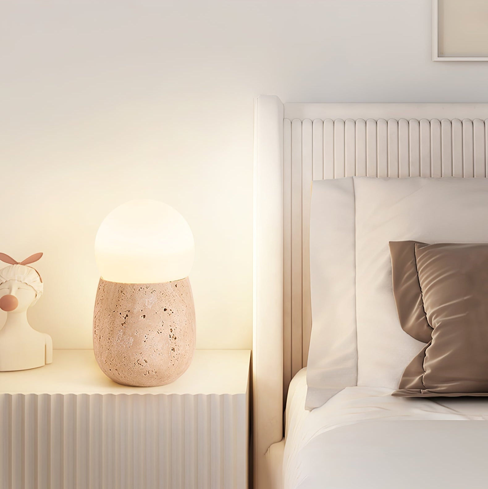 Lampe à poser moderne Ainamo en Travertin jaune et blanc