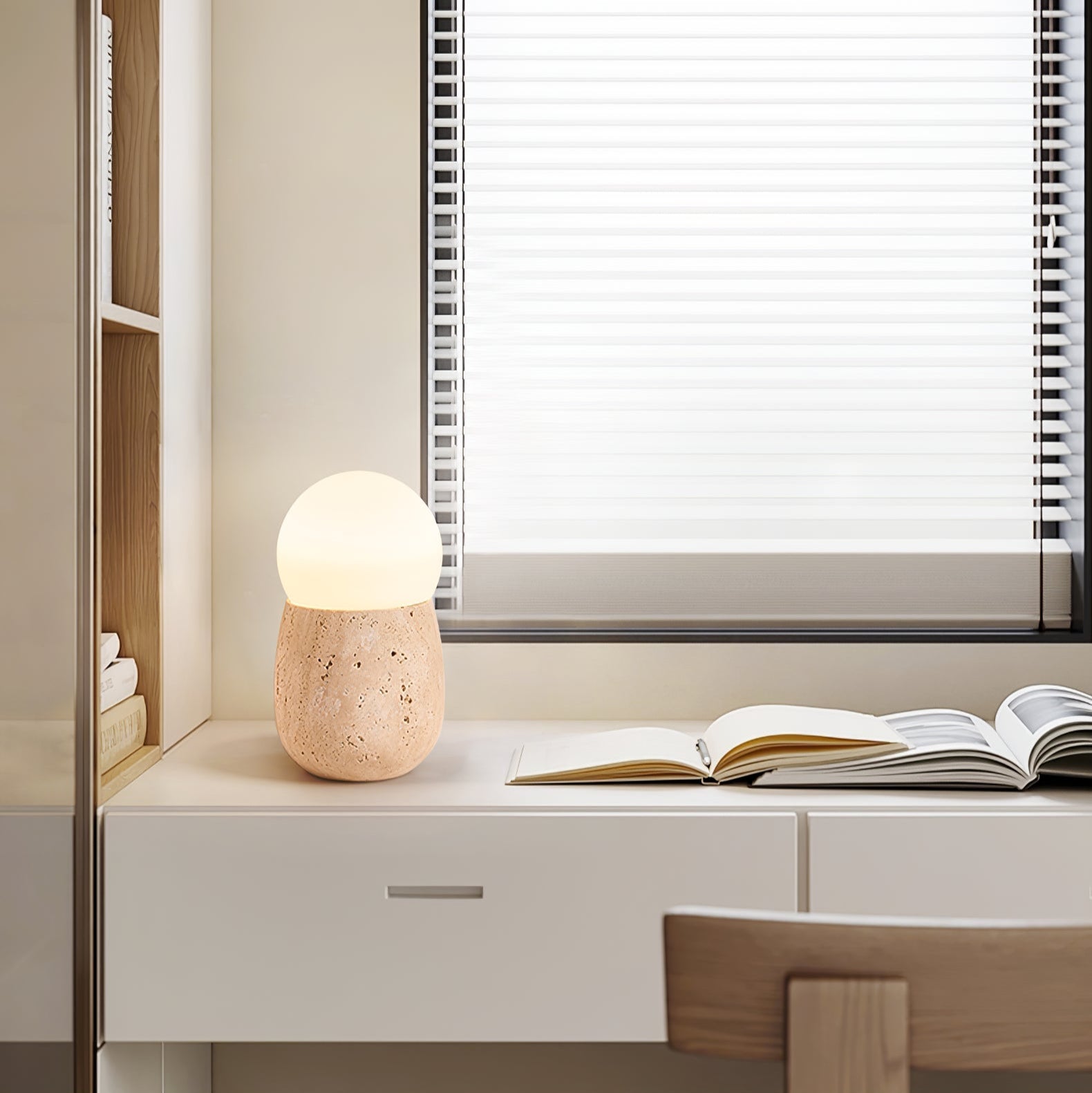 Lampe à poser moderne Ainamo en Travertin jaune et blanc
