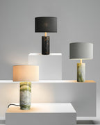 Lampe à poser moderne Nidaros en Vert marbre et blanc abat-jour