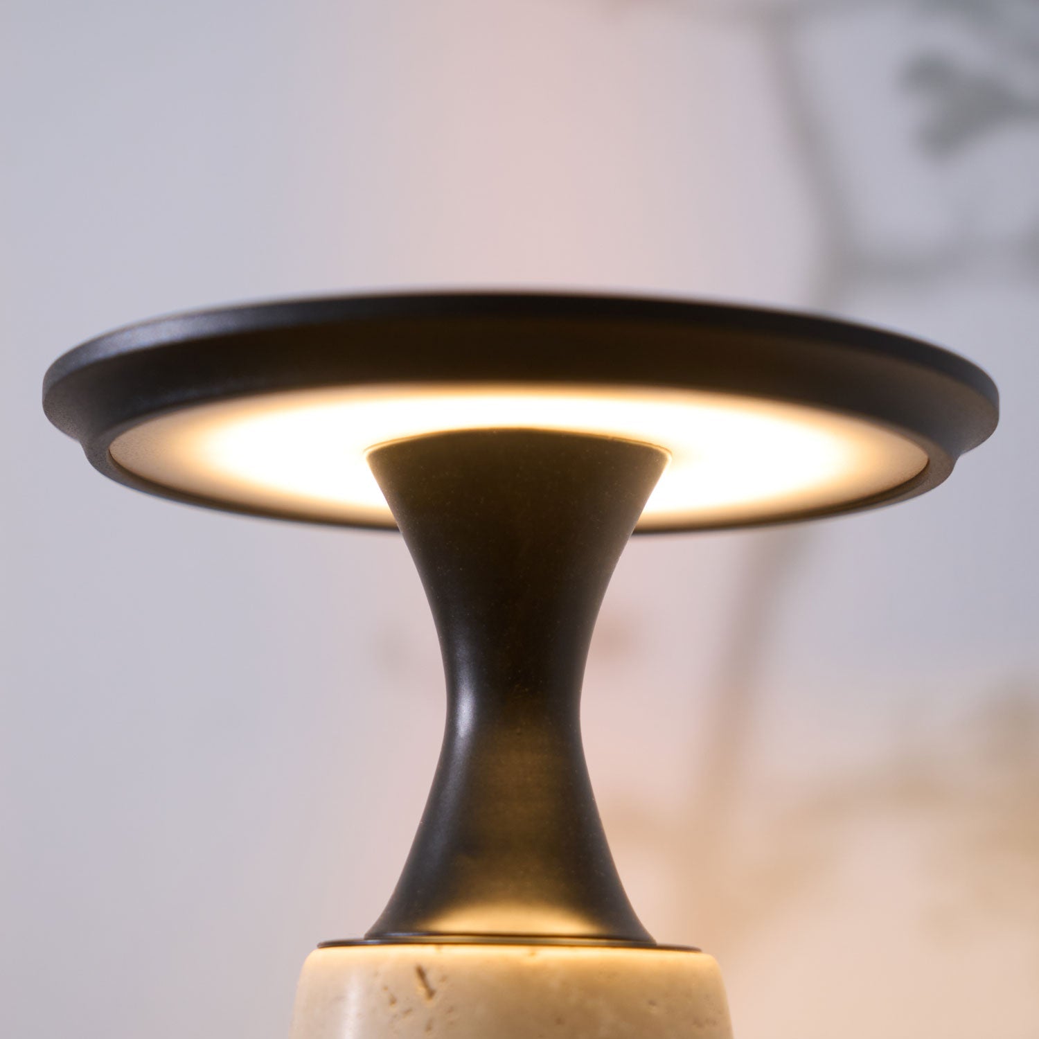Lampe à poser moderne Toralv en Travertin jaune et noir