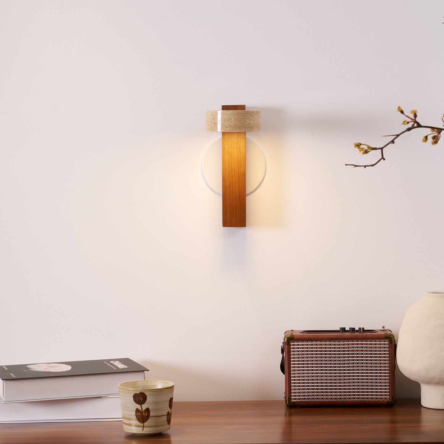 Applique murale moderne Haagen en Bois et travertin jaune