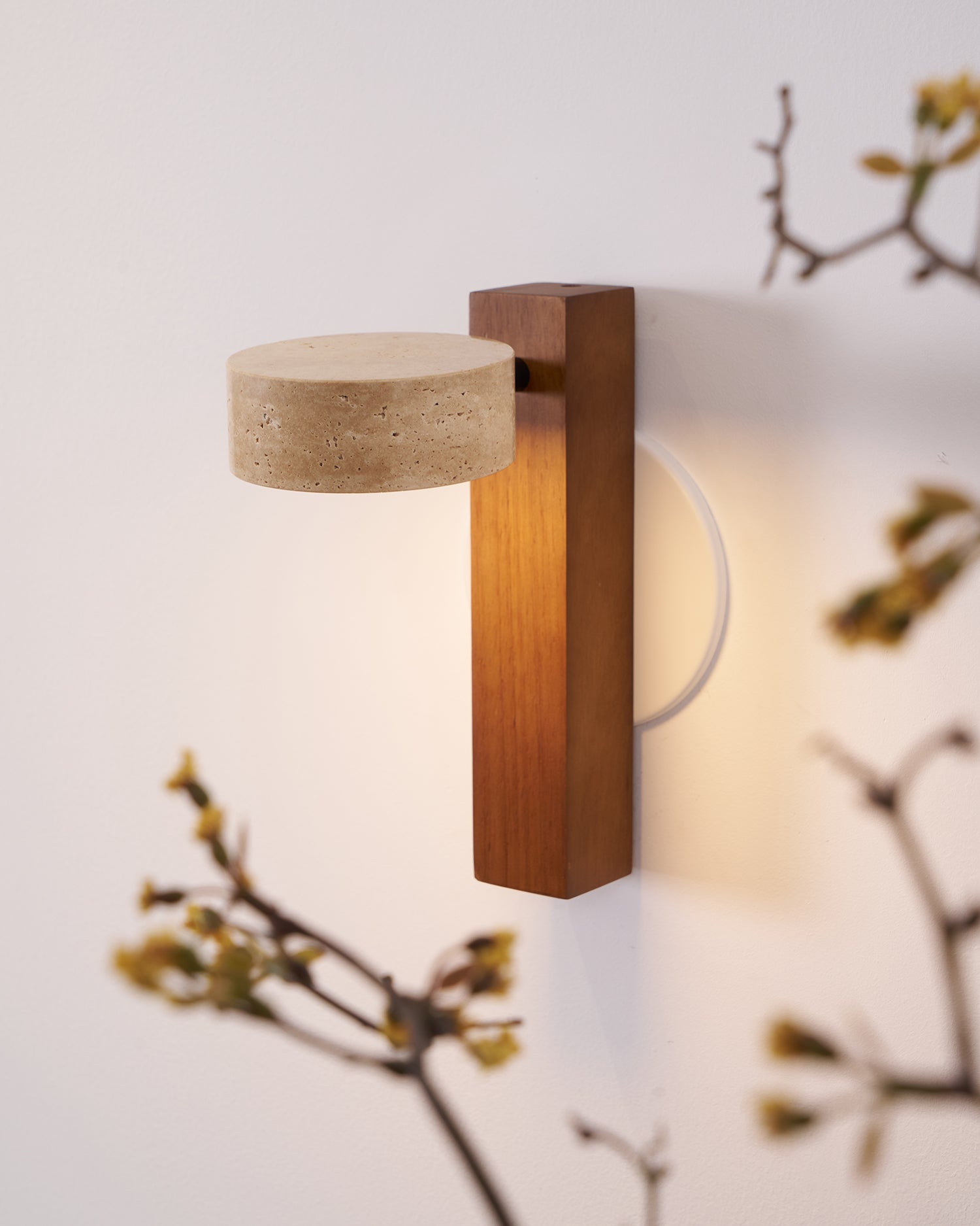 Applique murale moderne Haagen en Noyer bois et travertin jaune