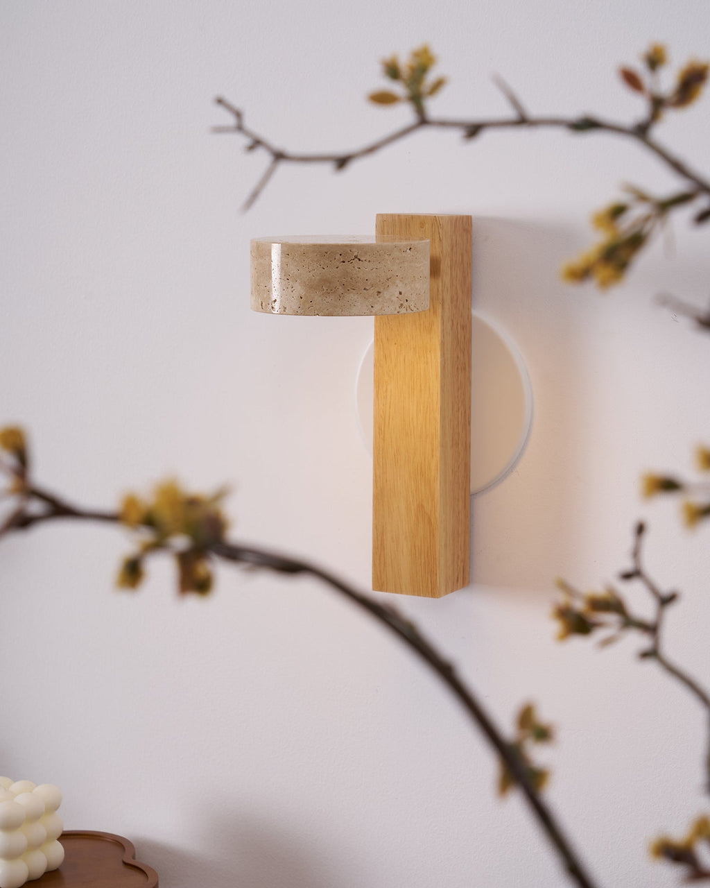 Applique murale moderne Haagen en Bois et travertin jaune
