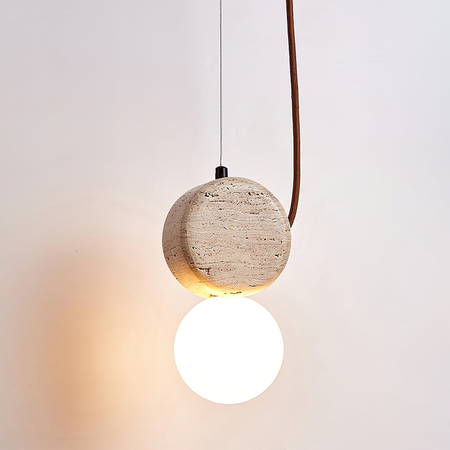 Suspension moderne Osborn en Travertin jaune