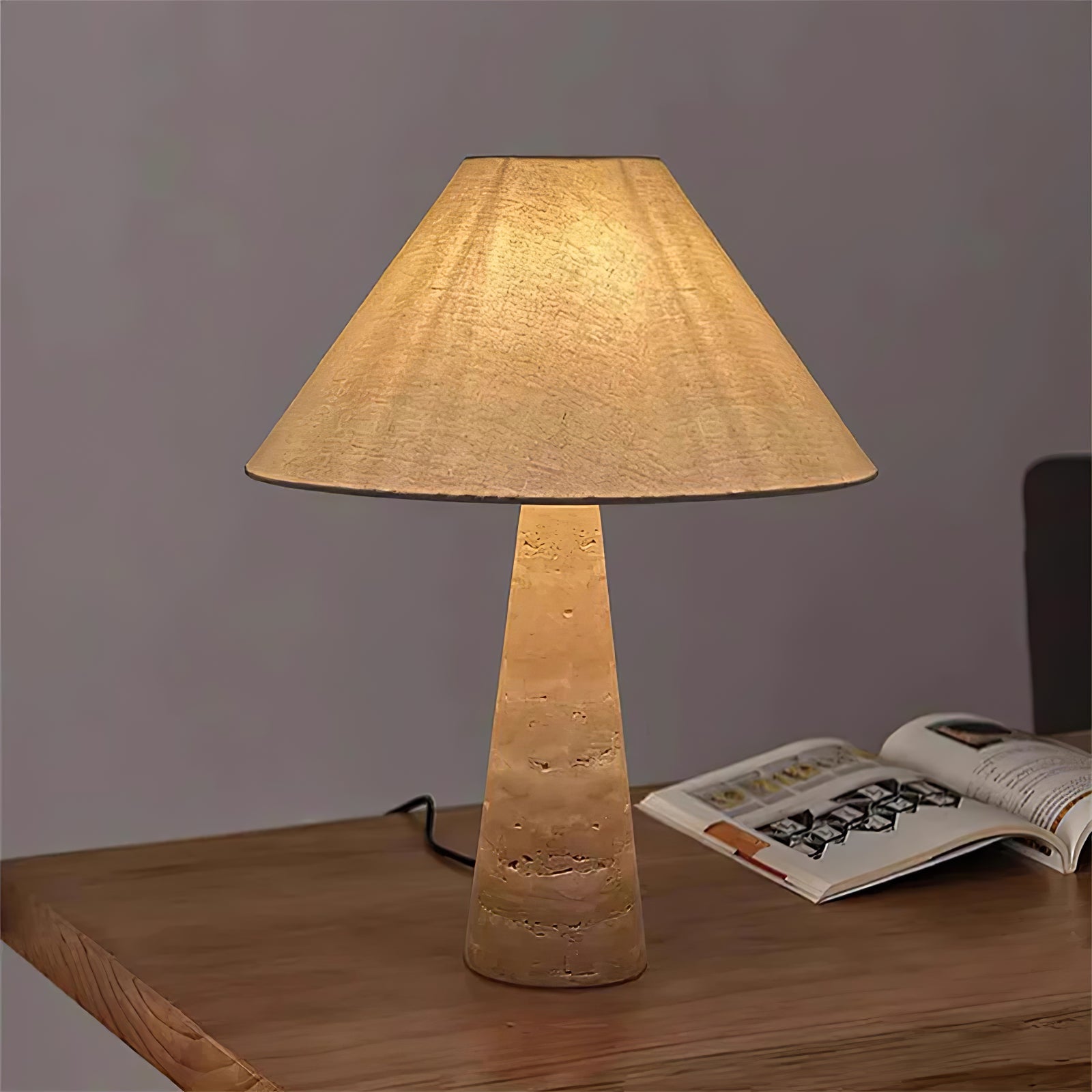Lampe à poser moderne Rekved en Travertin jaune et blanc