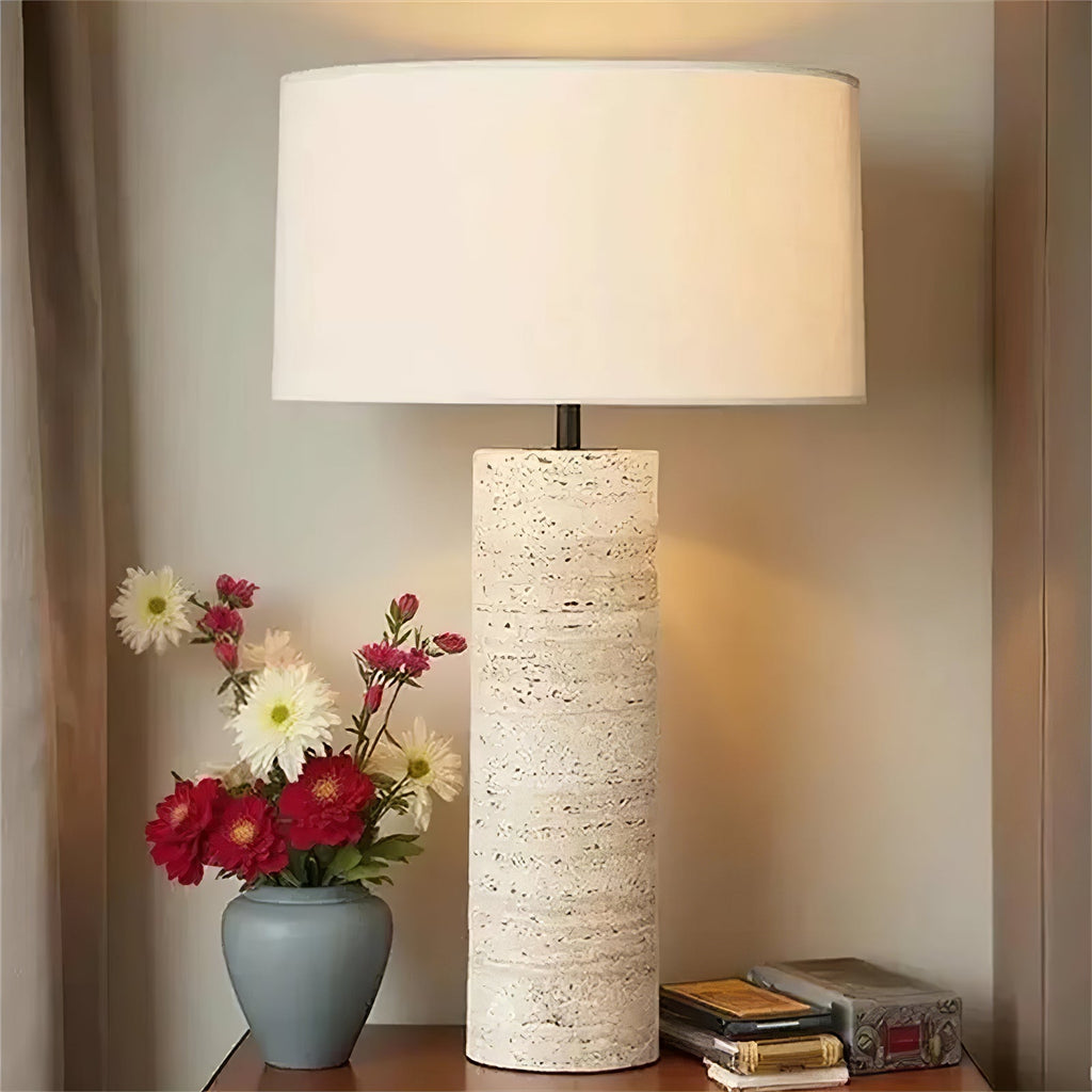 Lampe à poser moderne Rekved en Travertin jaune et blanc