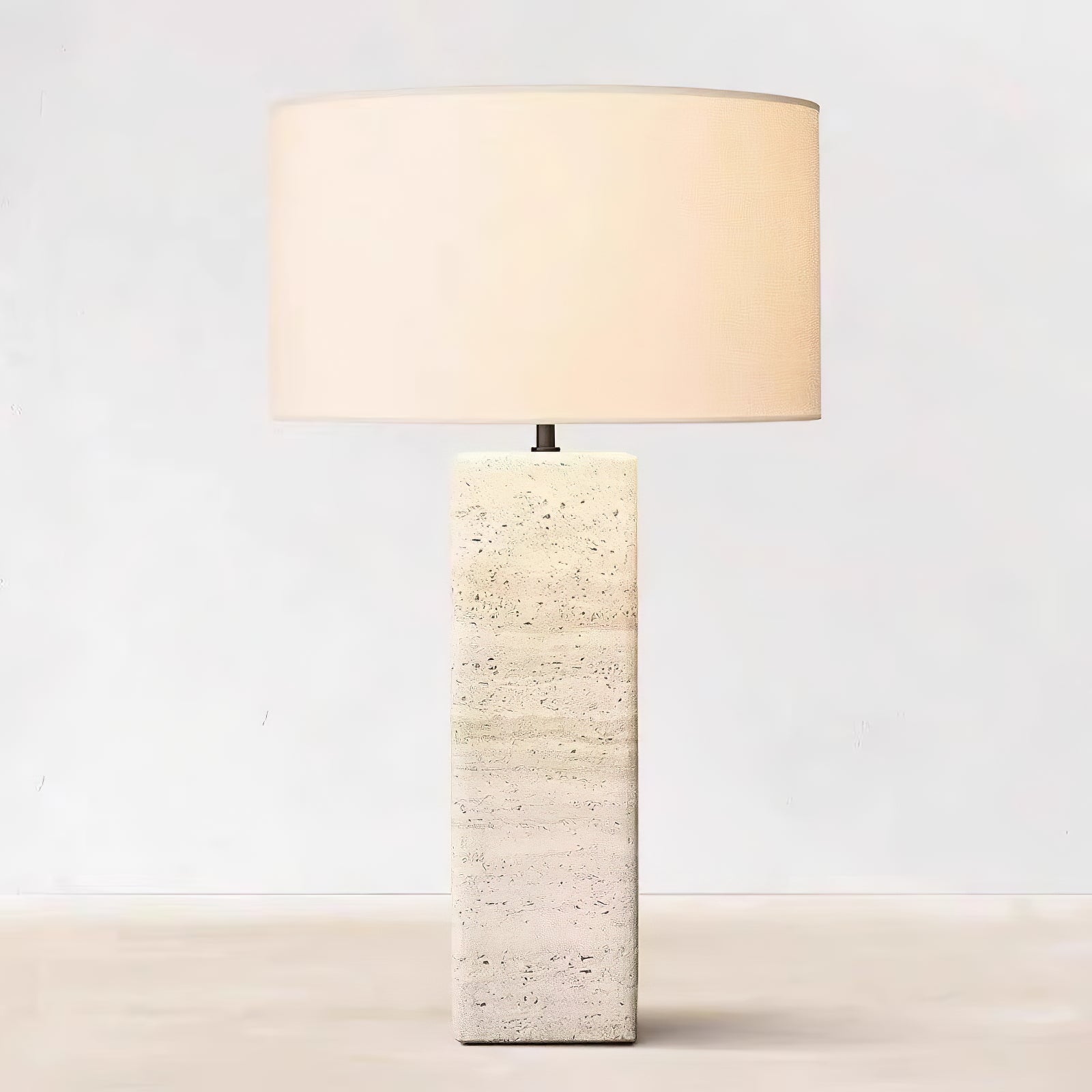 Lampe à poser moderne Rekved en Travertin jaune et blanc