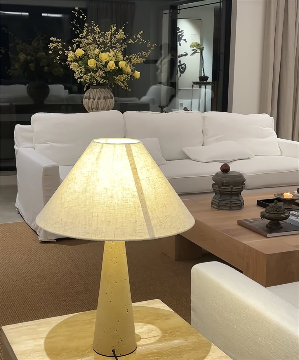 Lampe à poser moderne Rekved en Travertin jaune et blanc