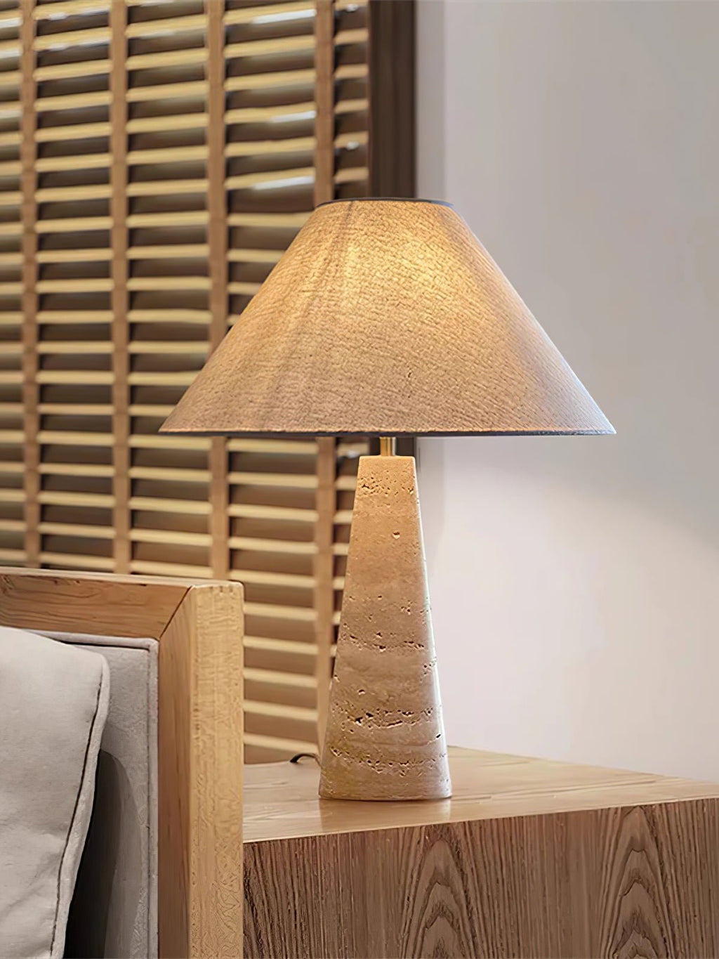 Lampe à poser moderne Rekved en Travertin jaune et blanc