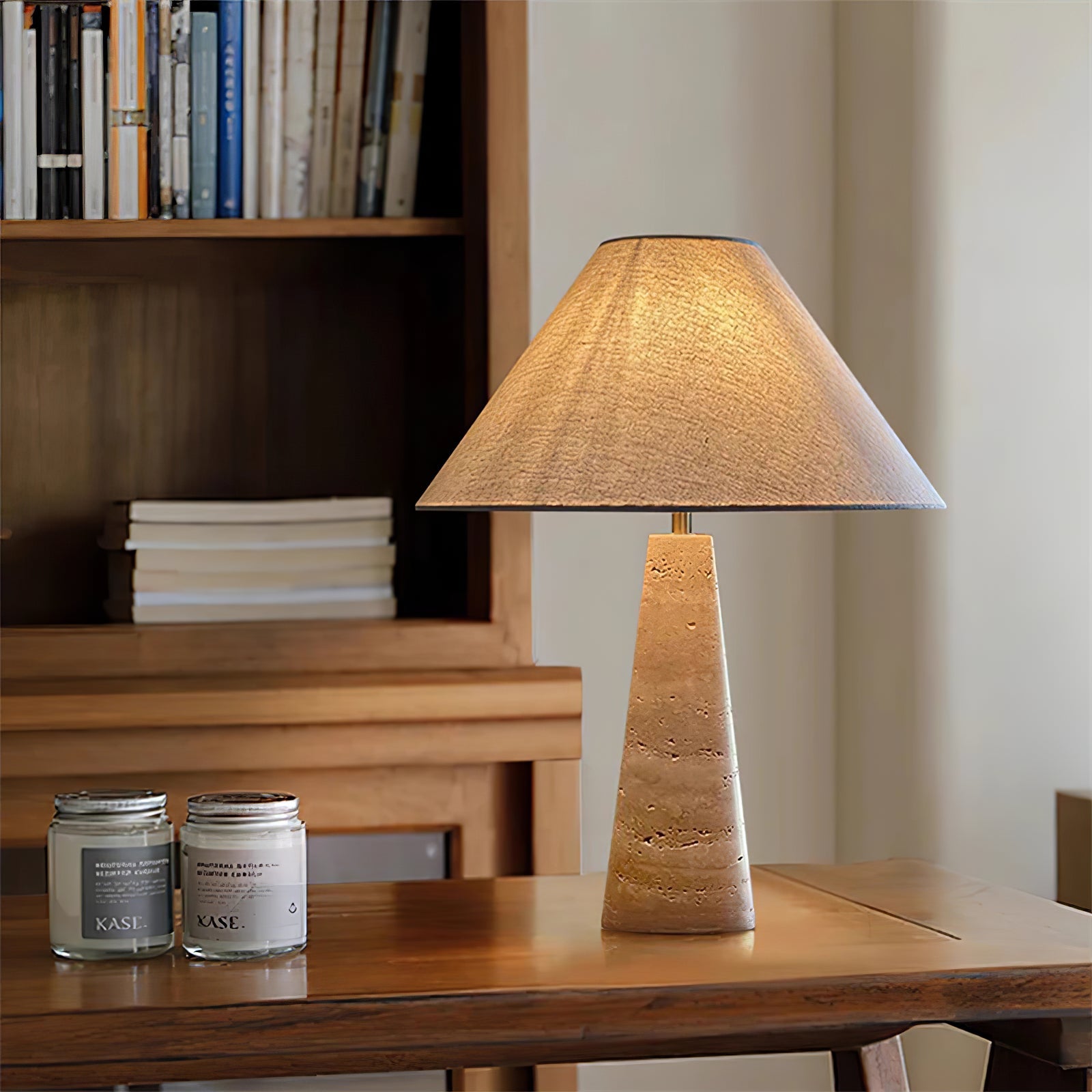 Lampe à poser moderne Rekved en Travertin jaune et blanc