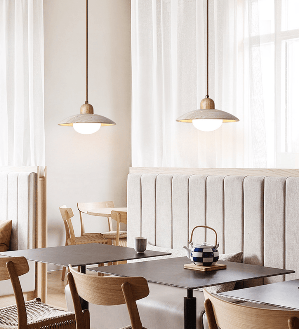 Suspension moderne Svanur en Bois et travertin jaune