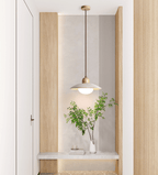 Suspension moderne Svanur en Bois et travertin jaune