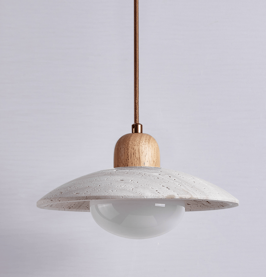 Suspension moderne Svanur en Bois et travertin jaune