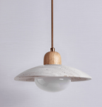 Suspension moderne Svanur en Bois et travertin jaune