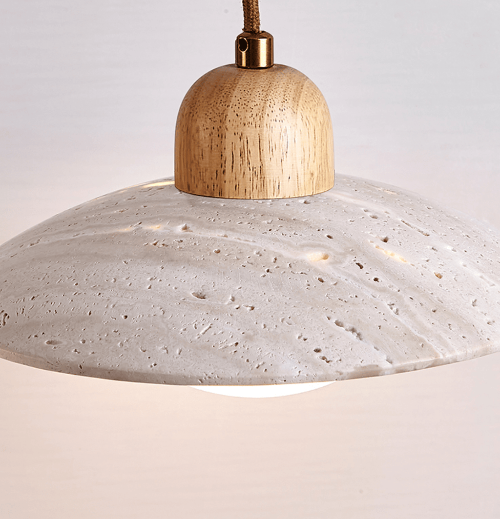 Suspension moderne Svanur en Bois et travertin jaune