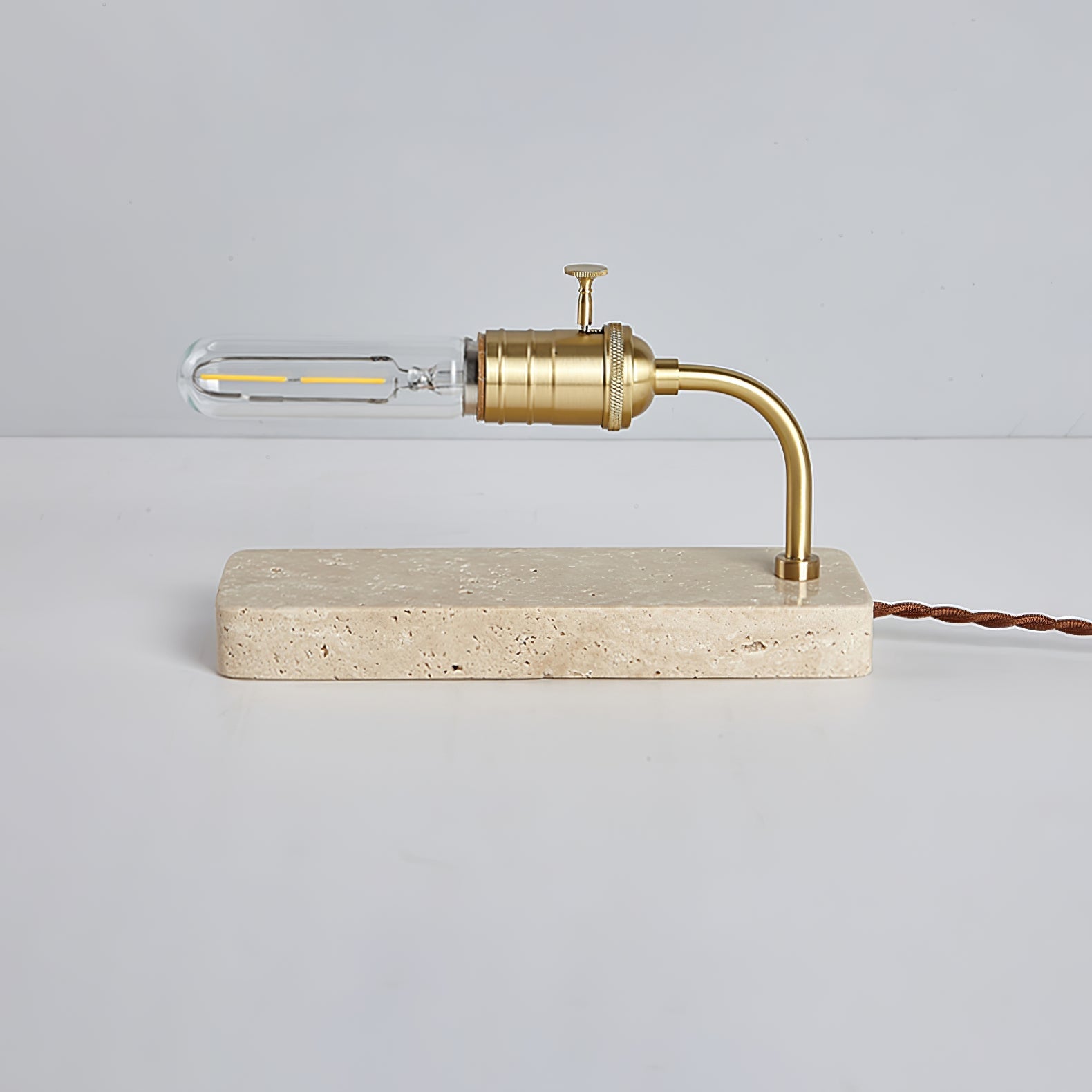 Lampe à poser moderne Carson en Doré et travertin jaune
