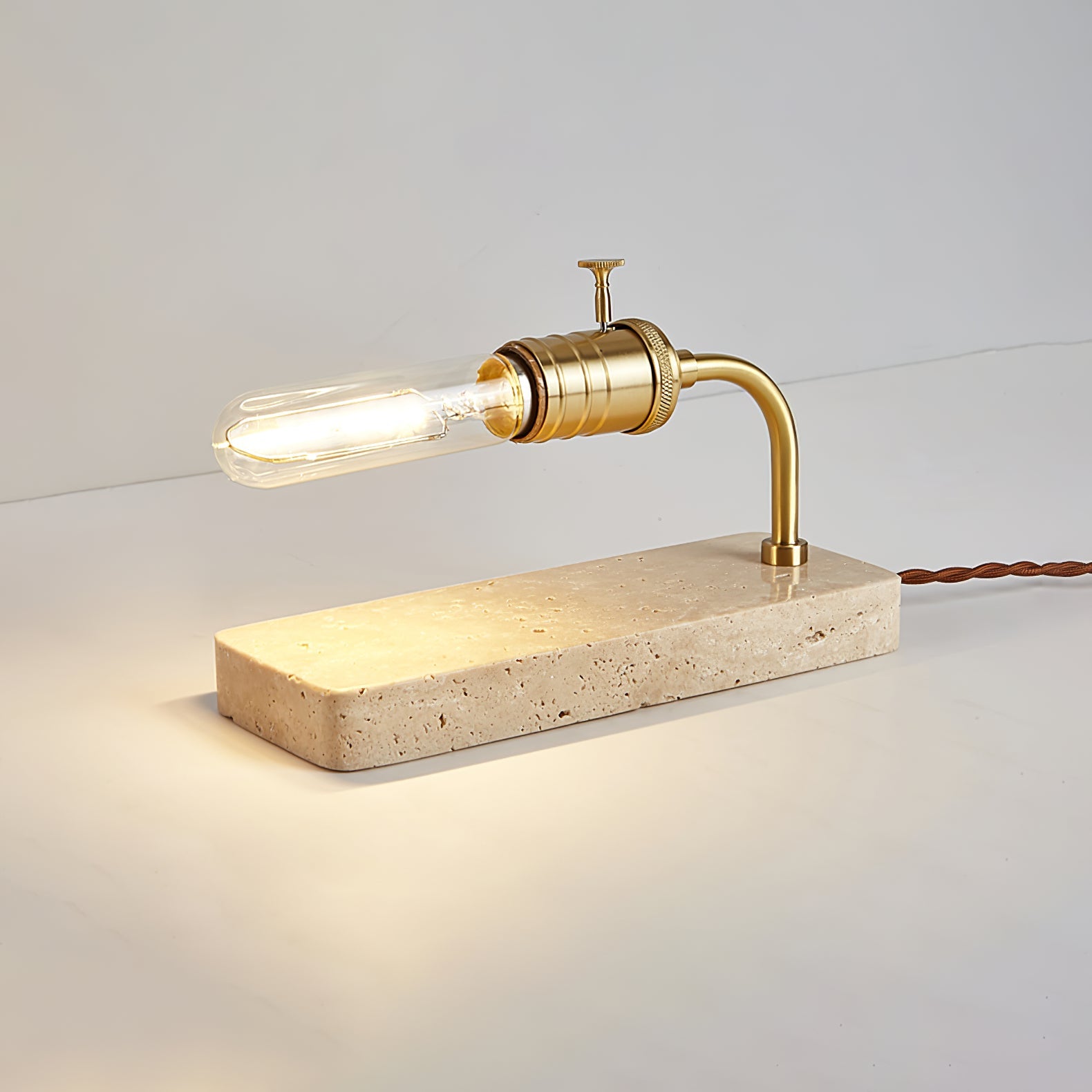 Lampe à poser moderne Carson en Doré et travertin jaune