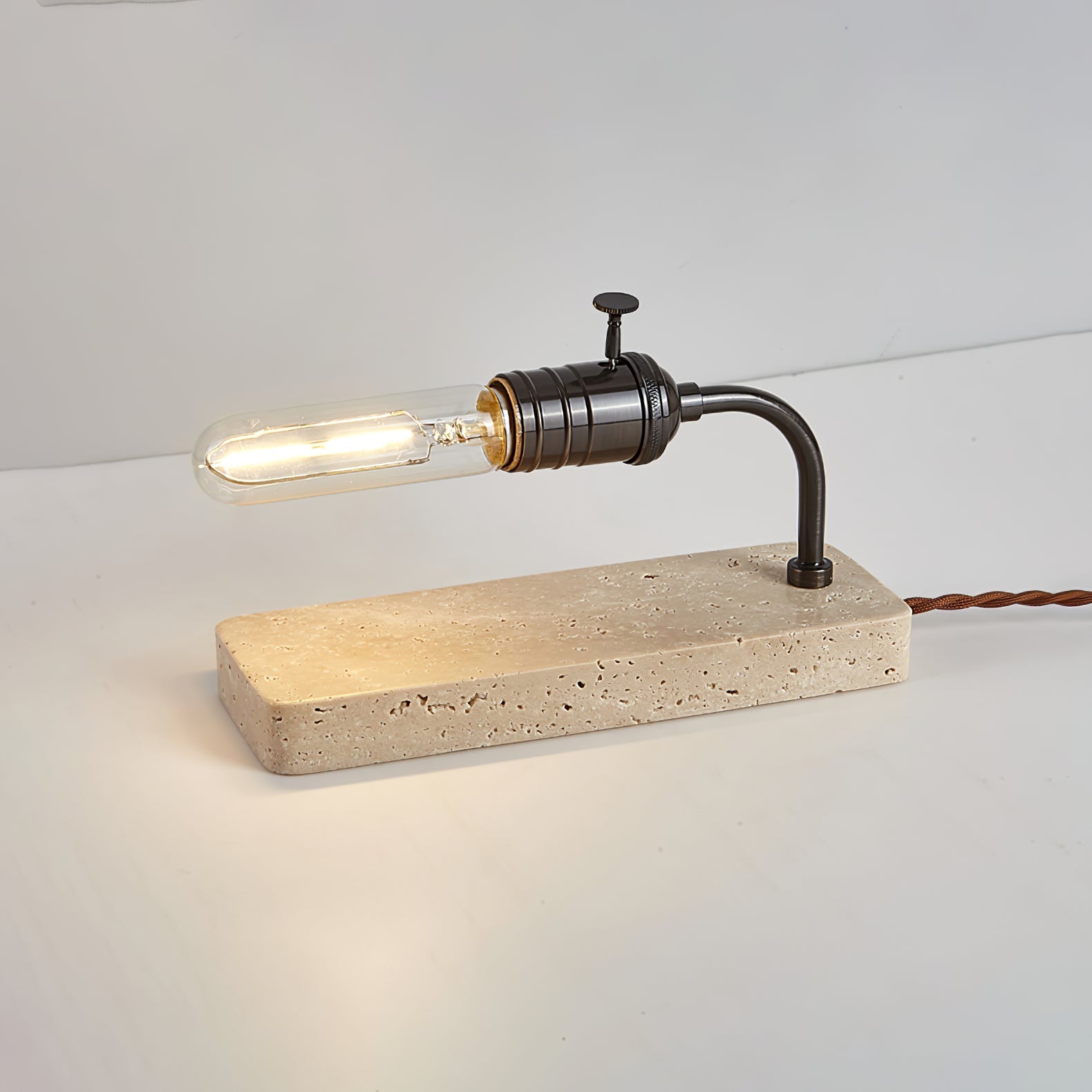 Lampe à poser moderne Carson en Doré et travertin jaune