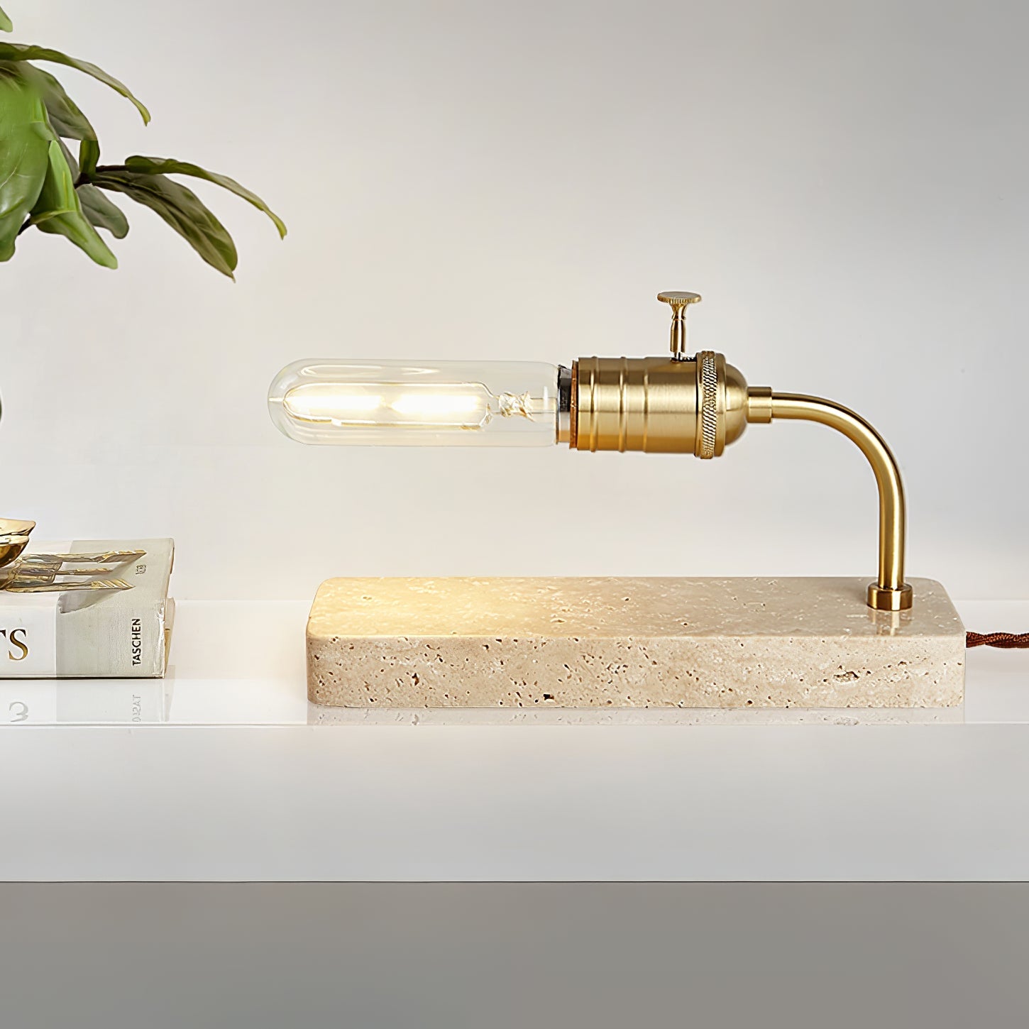 Lampe à poser moderne Carson en Doré et travertin jaune