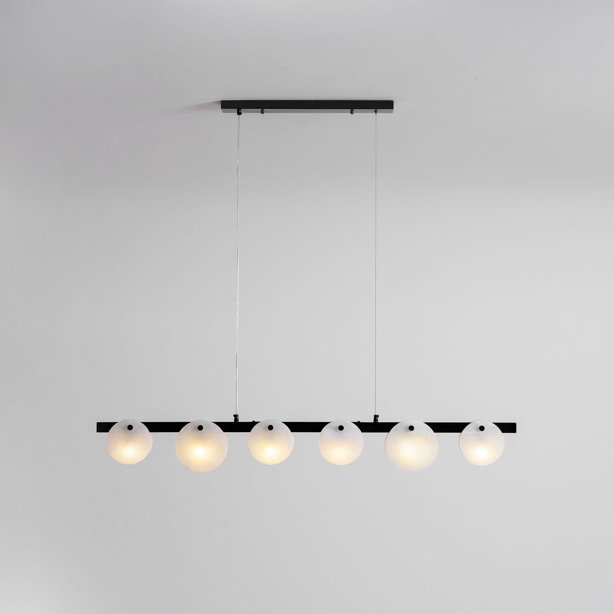 Lustre moderne Enar en Albâtre Laiton et blanc