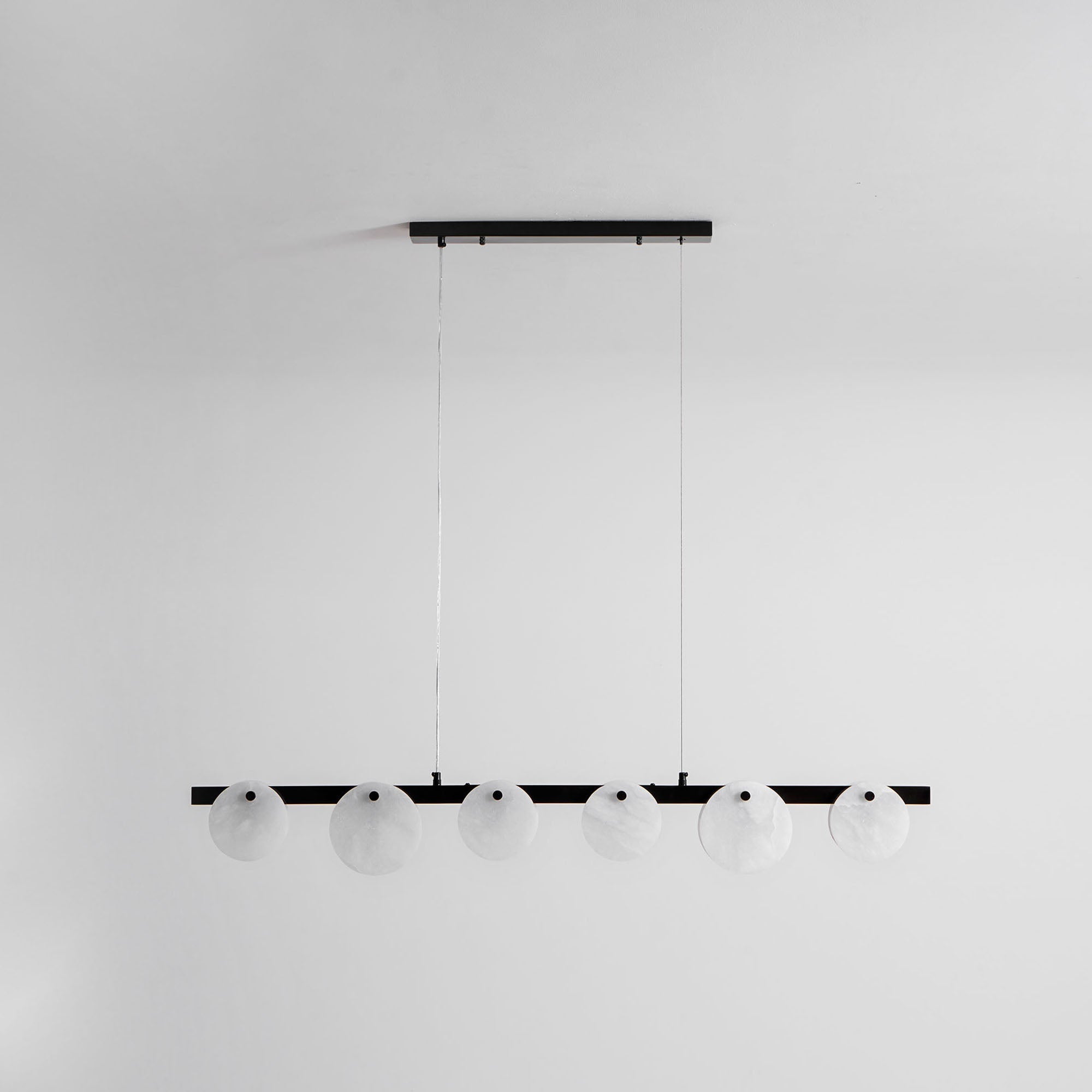 Lustre moderne Enar en Albâtre Laiton et blanc