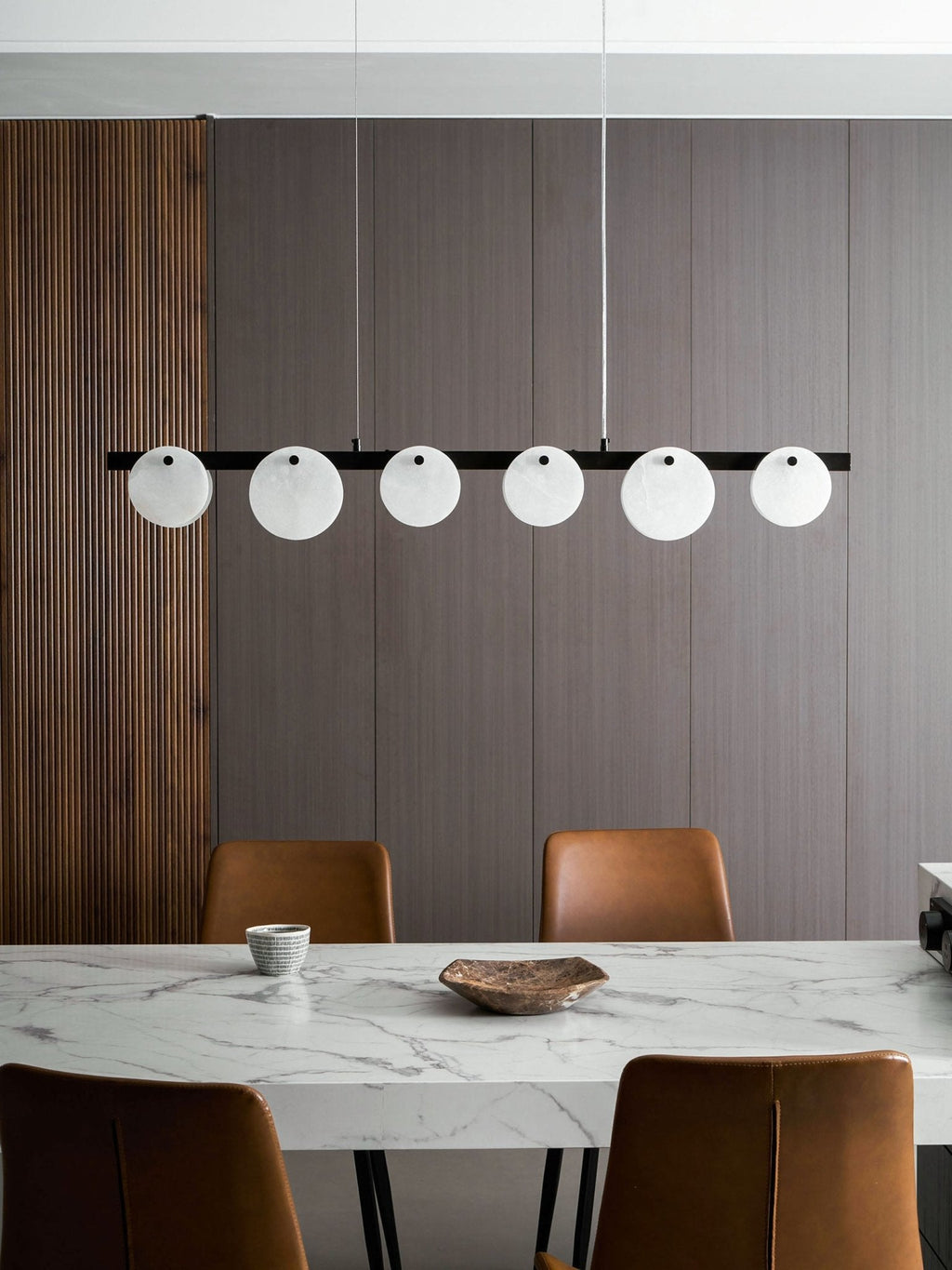 Lustre moderne Enar en Albâtre Noir et blanc