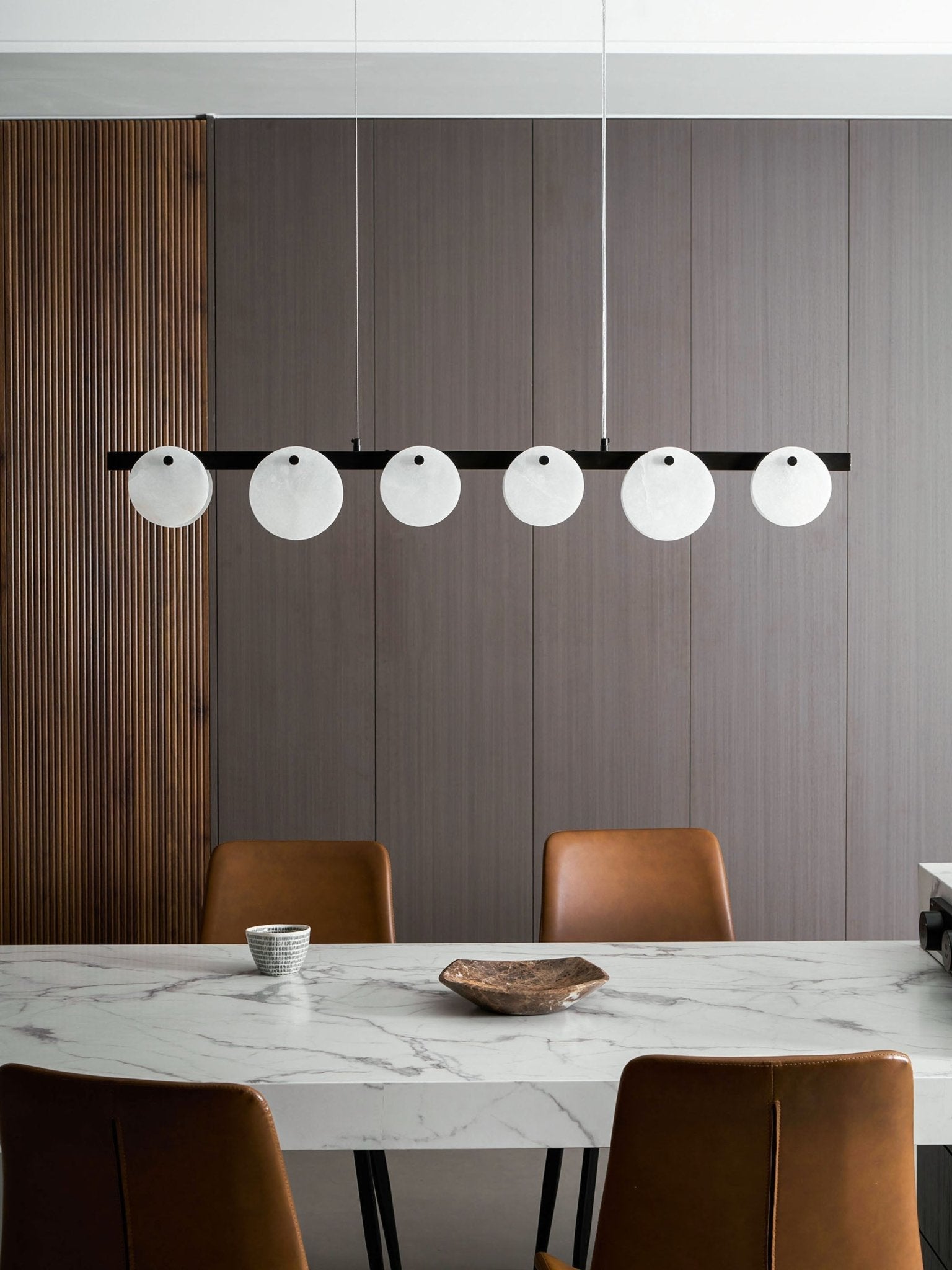 Lustre moderne Enar en Albâtre Noir et blanc