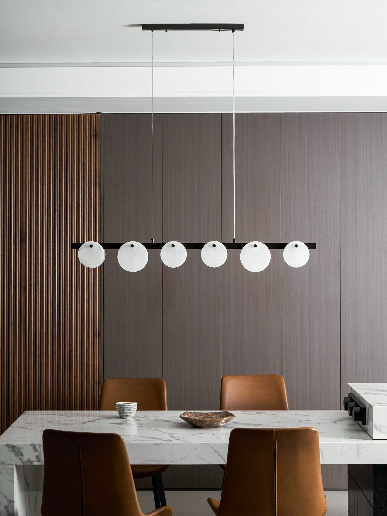 Lustre moderne Enar en Albâtre Noir et blanc