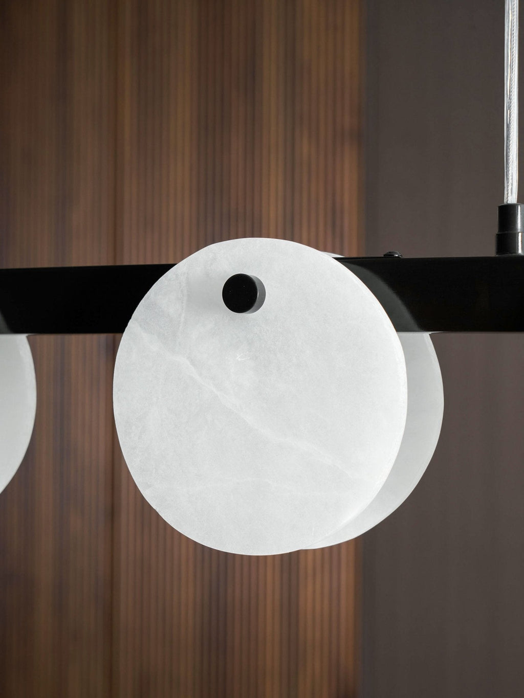 Lustre moderne Enar en Albâtre Laiton et blanc
