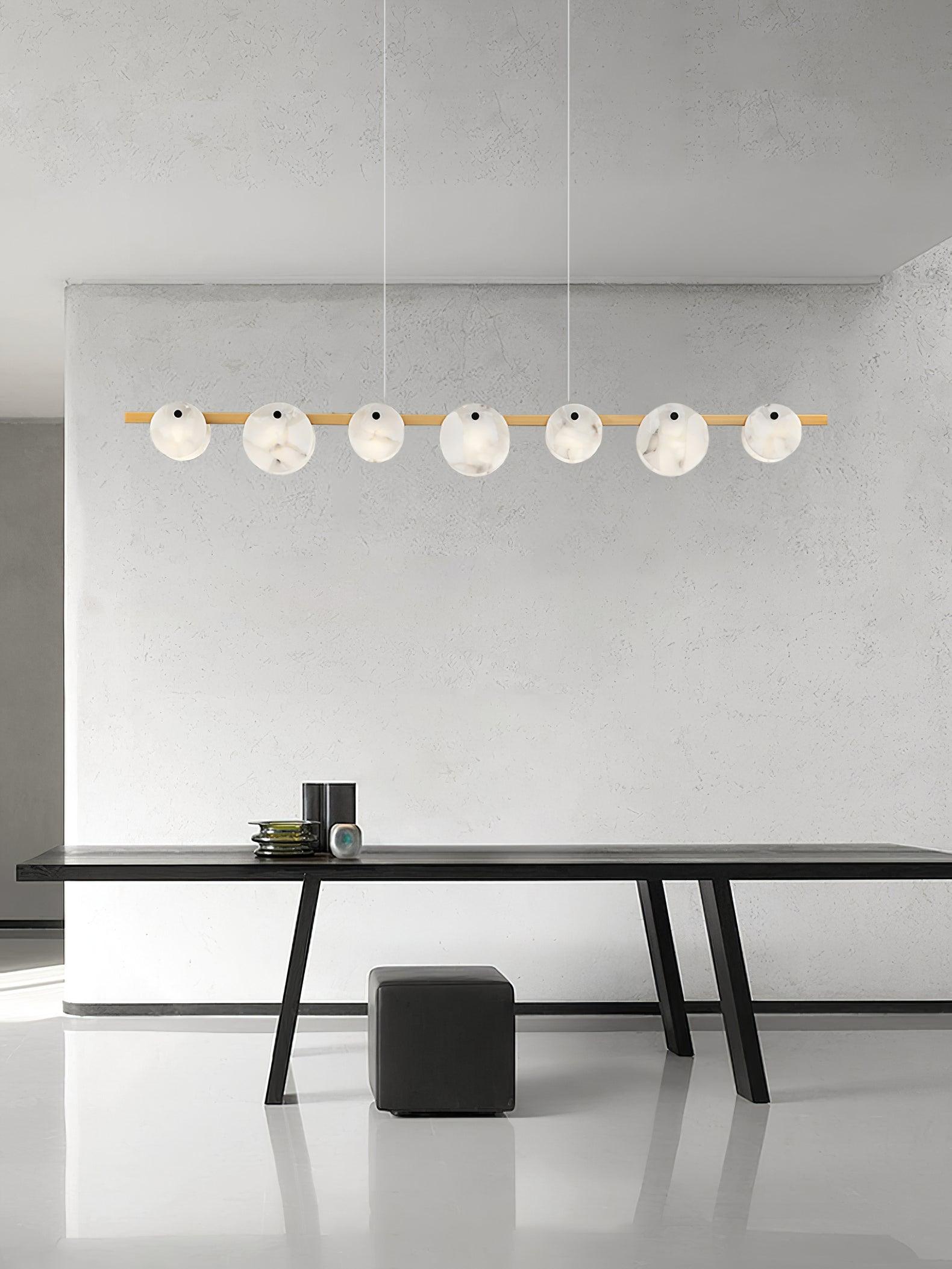 Lustre moderne Enar en Albâtre Laiton et blanc