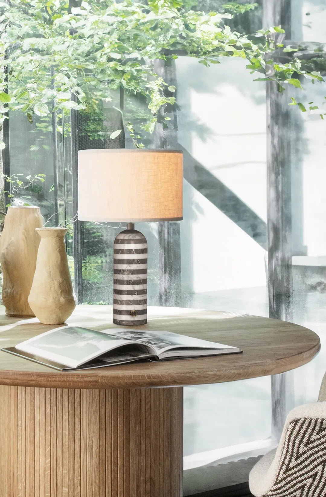 Lampe à poser moderne Gudvard en Marbre Noir et blanc
