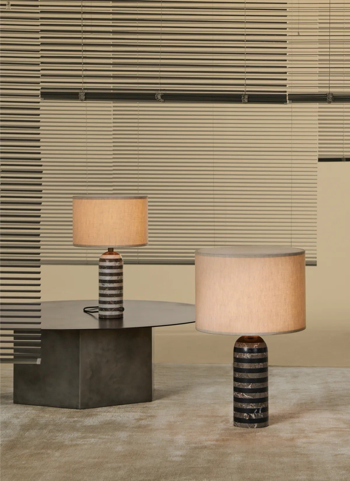 Lampe à poser moderne Gudvard en Marbre Noir et blanc