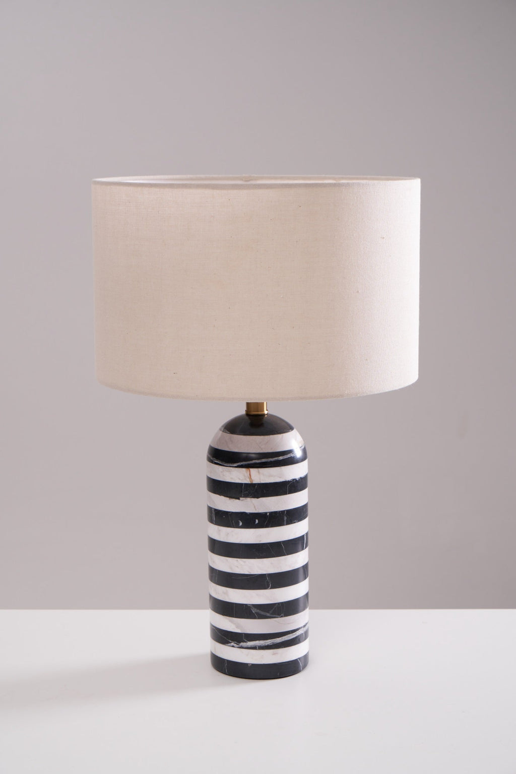 Lampe à poser moderne Gudvard en Marbre Noir et blanc