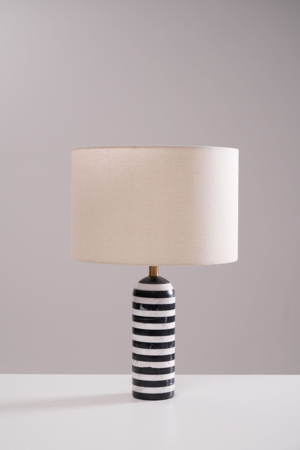 Lampe à poser moderne Gudvard en Marbre Noir et blanc