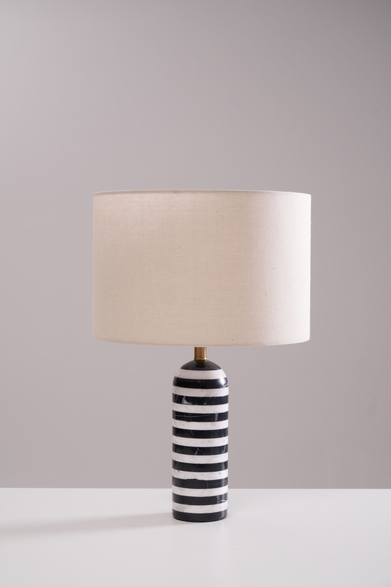 Lampe à poser moderne Gudvard en Marbre Noir et blanc