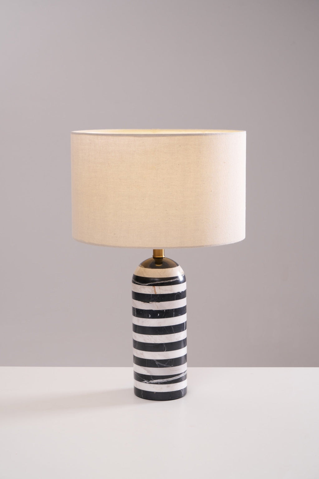 Lampe à poser moderne Gudvard en Marbre Noir et blanc