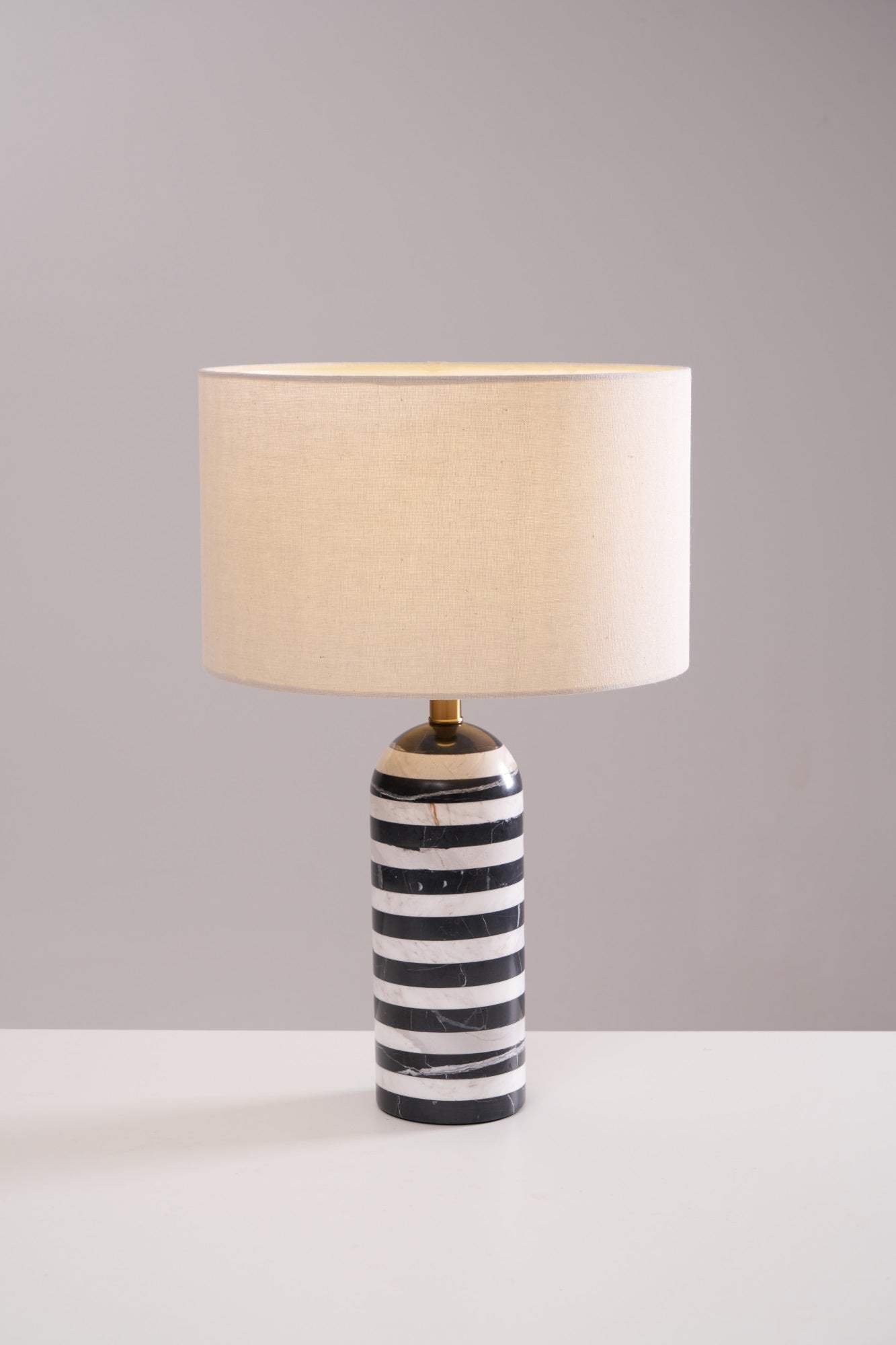 Lampe à poser moderne Gudvard en Marbre Noir et blanc