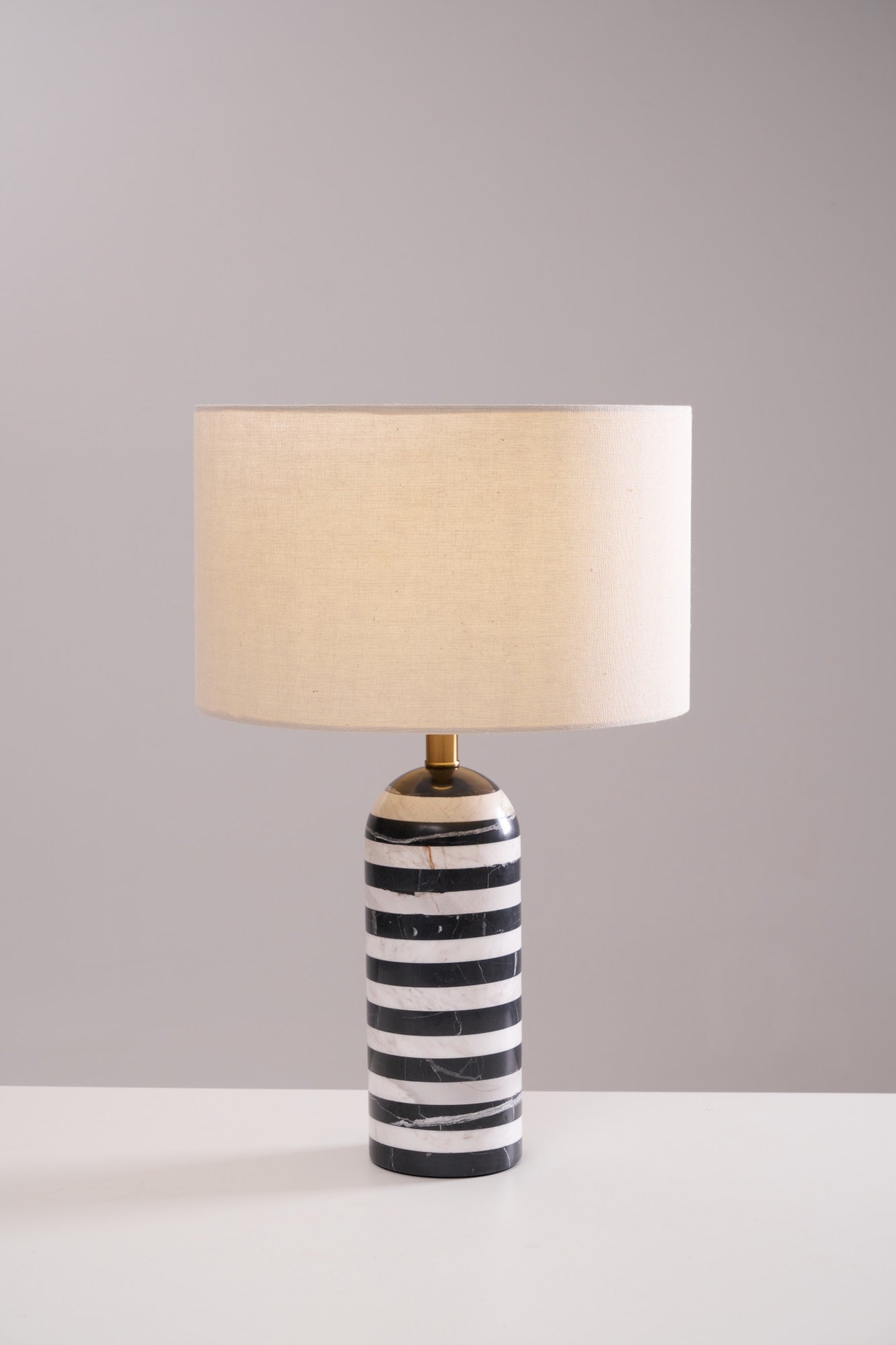 Lampe à poser moderne Gudvard en Marbre Noir et blanc