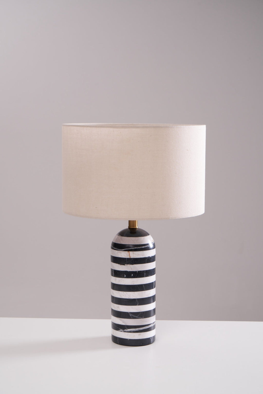 Lampe à poser moderne Gudvard en Marbre Noir et blanc