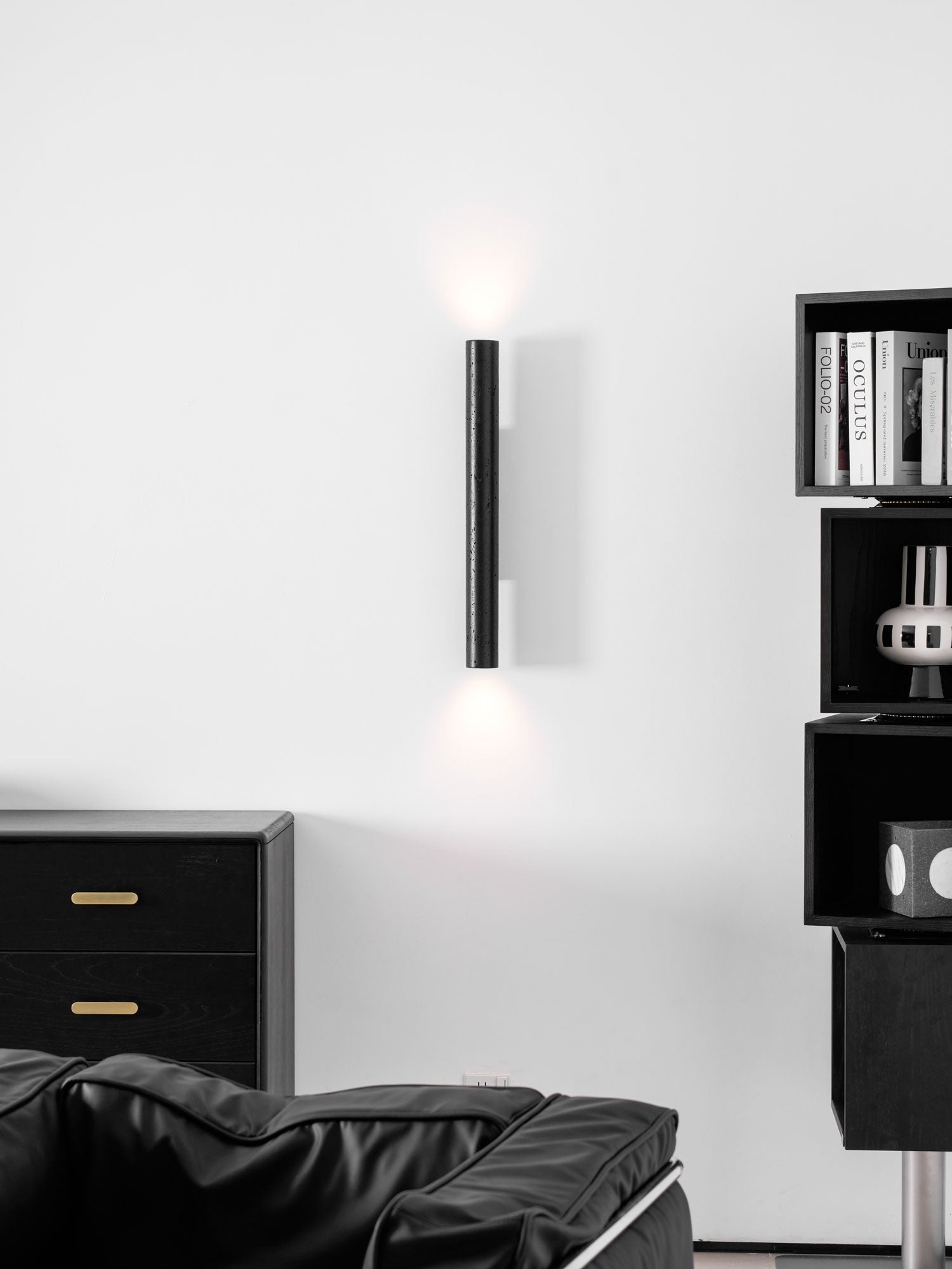 Applique murale moderne Axion en Noyer bois et noir travertin