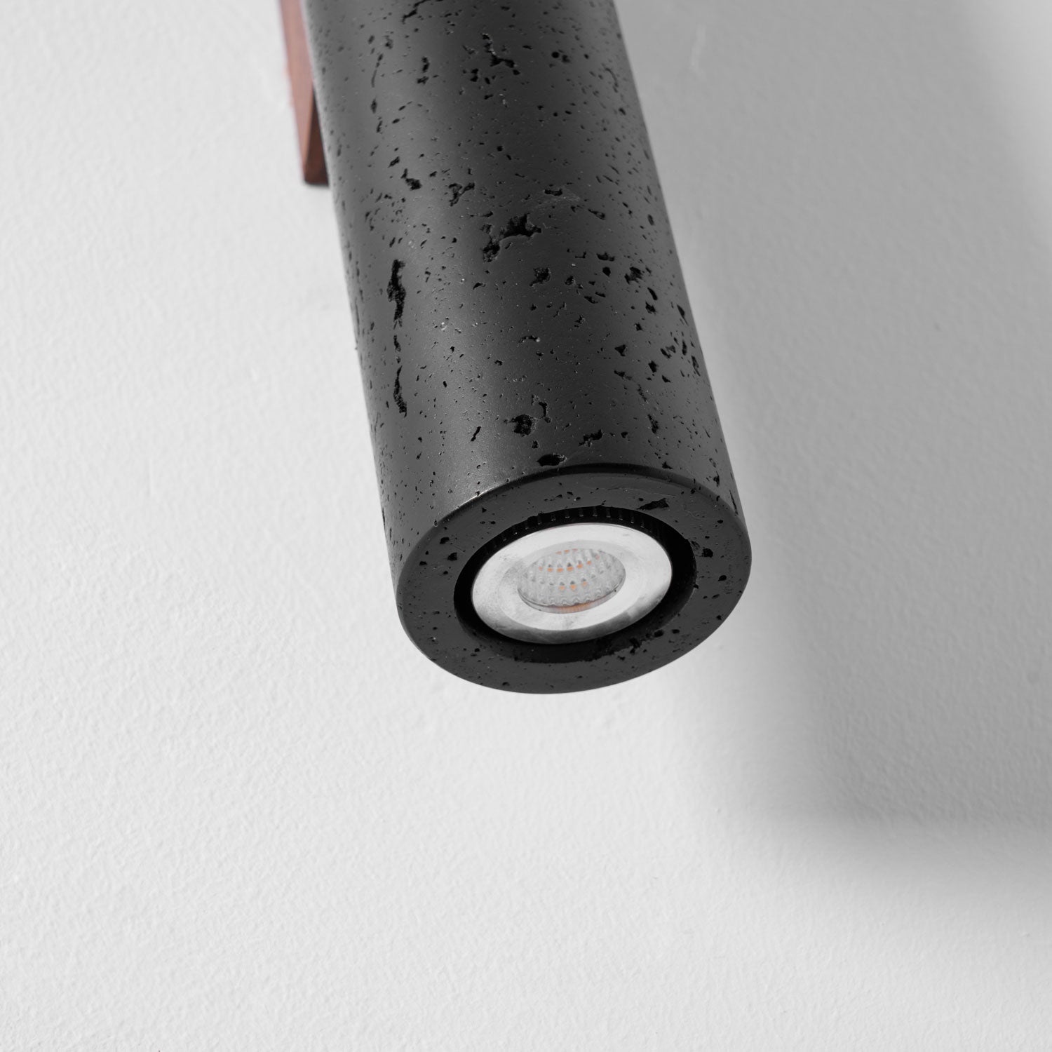 Applique murale moderne Axion en Noyer bois et noir travertin