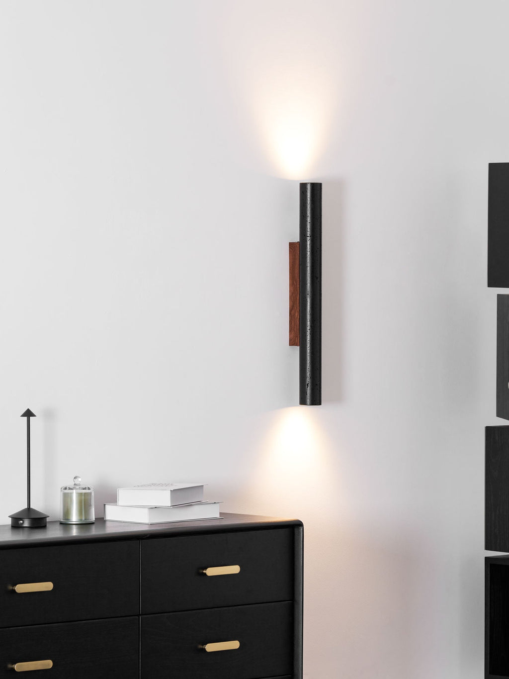 Applique murale moderne Axion en Noyer bois et noir travertin