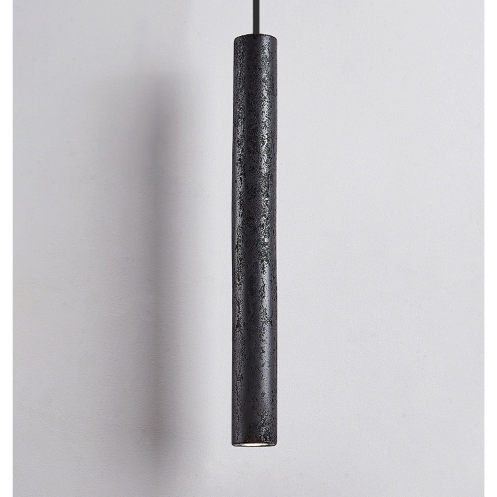 Suspension moderne Stefnir en Noir travertin