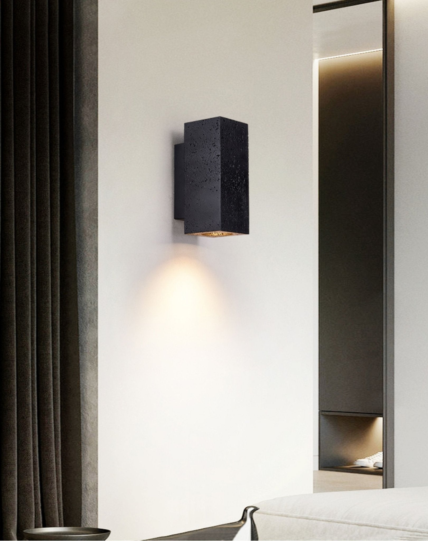 Applique murale moderne Torm en Noir travertin