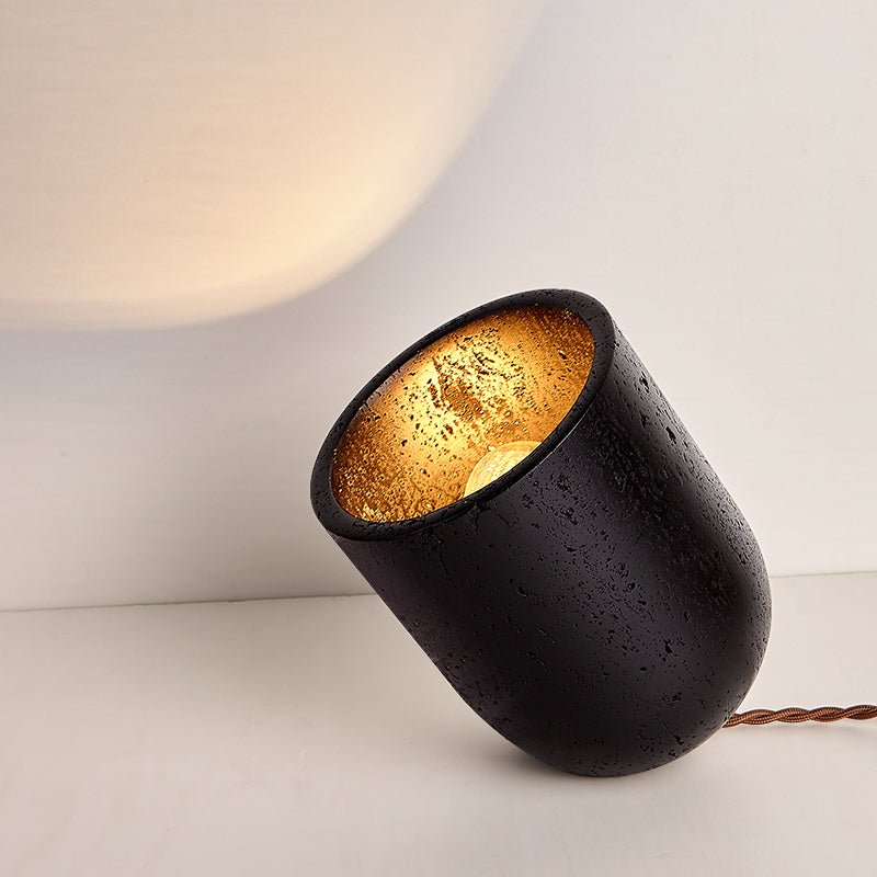 Lampe à poser moderne Arman en Noir travertin