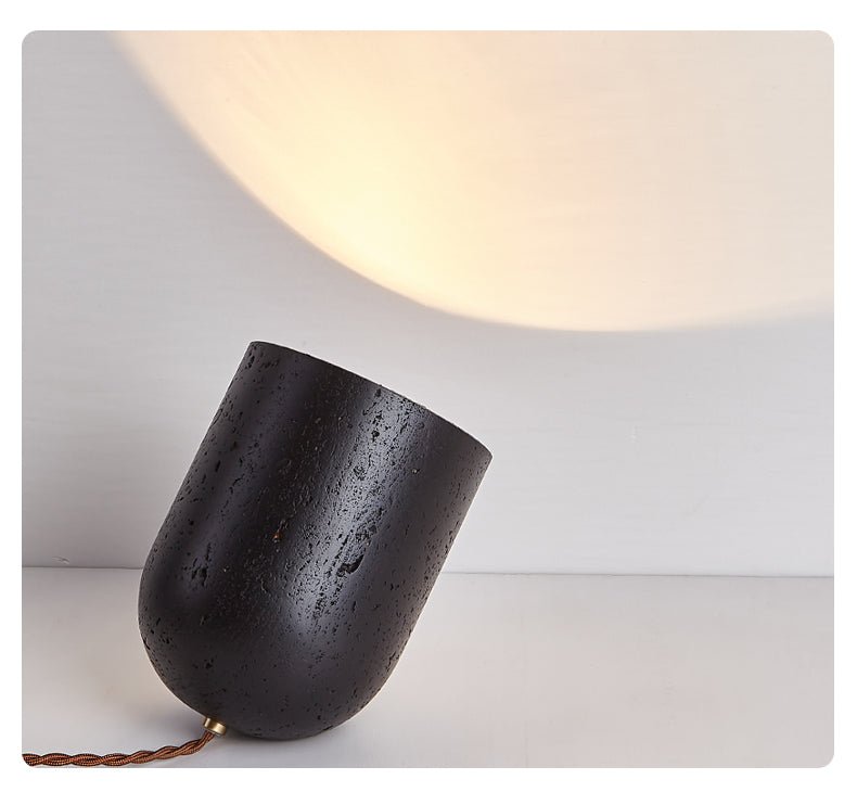 Lampe à poser moderne Arman en Noir travertin